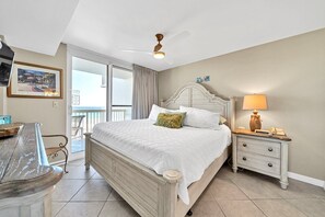 Indoors, Ceiling Fan, Home Decor, Floor, Lamp