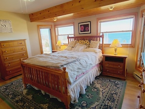 Second bedroom with queen bed