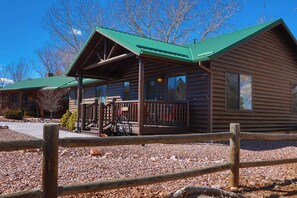 Cozy Cabin @ Bison Ranch