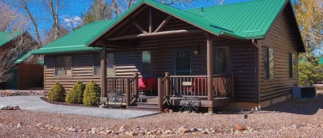 Cozy Cabin @ Bison Ranch