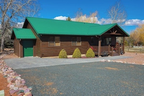 Cozy Cabin @ Bison Ranch