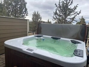 Outdoor patio Hot Tub