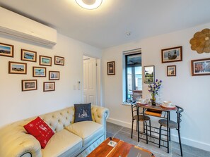 Open plan living space | Wharf Annex, Coombe Hill, near Tewkesbury