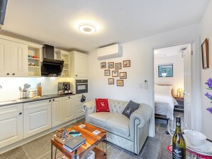 Open plan living space | Wharf Annex, Coombe Hill, near Tewkesbury