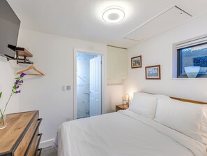 Double bedroom | Wharf Annex, Coombe Hill, near Tewkesbury