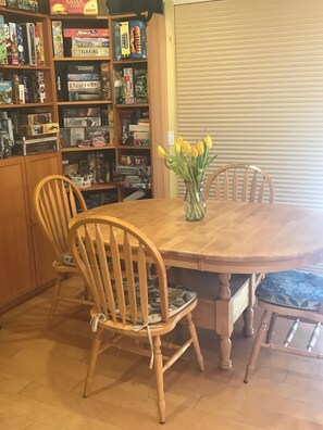 Kitchen Dining Area