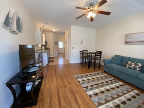 Welcome to the topsail cottage! Where you can lay all day or walk to the beach!