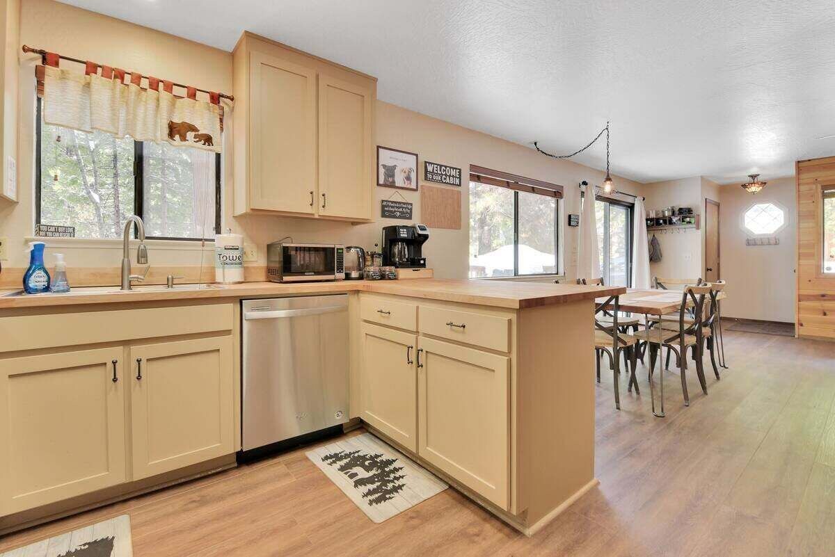 Dog friendly cabin with easy access & fenced yard for summer relaxation @ 5000′