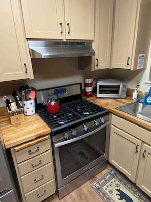 The kitchen is stocked with everything you need for baking, roasting, frying, etc. Spices, olive oil, balsamic vinegar, salt/pepper, are always stocked too.