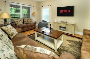 The living room features a 55" smart TV.