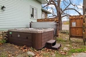 Hot tub, relax with the view