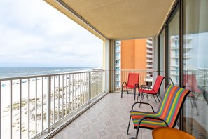 Whaler D5_balcony1