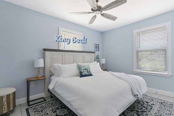 King-size bed, super comfy,, 12in memory foam mattress, 43" smart TV with Hulu LIve streaming service, a closet with shelves and hanging space as well as a luggage rack for your suitcase.