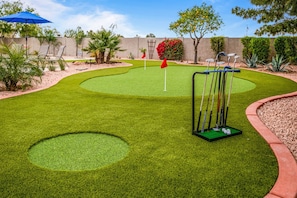 A fabulous chipping and putting green for post-golf practice.
