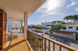 Apartament  with terrace close to the sea in Playa de Muro