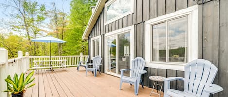 Welcome to our charming hillside chalet in Naples, NY!