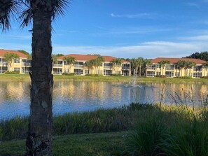 All buildings are lakefront with fountains