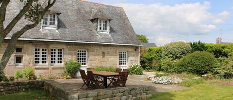 Terrasse avec vue sur le jardin (partagé)