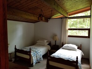 Spacious second bedroom with build-ins and two twin beds