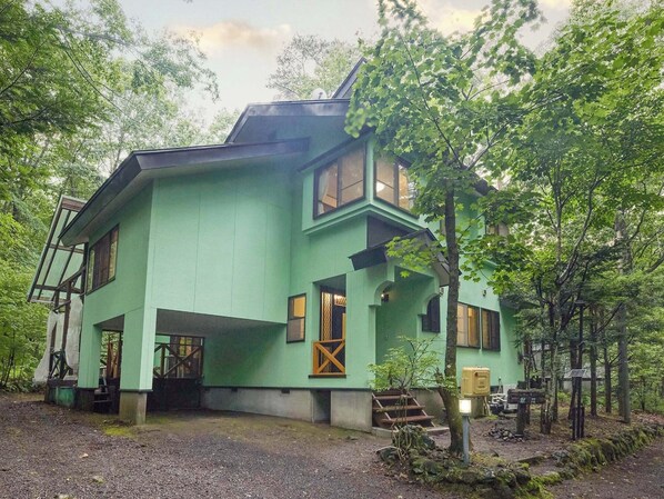 ・[Suien] A large green cottage that can accommodate up to 11 people.