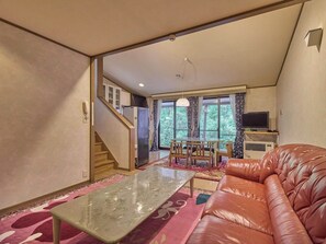 ・[Shion Niji] A standard cottage with a comfortable atmosphere. Please relax on the sofa.