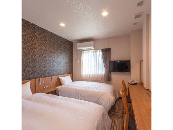 ・[Guest Rooms - Twin] You can relax in a luxurious, clean room with a full range of amenities.