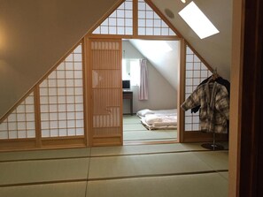 Japanese-style room