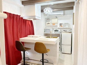 ・[101-Kitchen] This is a cute kitchen space.