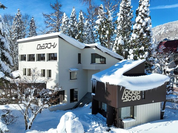 ・[Exterior view during the day] Skiing and frost-covered trees! Enjoy winter in Zao