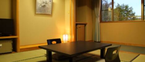 ・<Example of a guest room> A Japanese-style room ~The room will be a Western-style twin room or a Japanese-style room with 8 tatami mats~