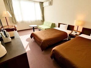 ・<Example of a guest room> Western-style room ~The room will be a Western-style twin room or an 8-tatami Japanese-style room~