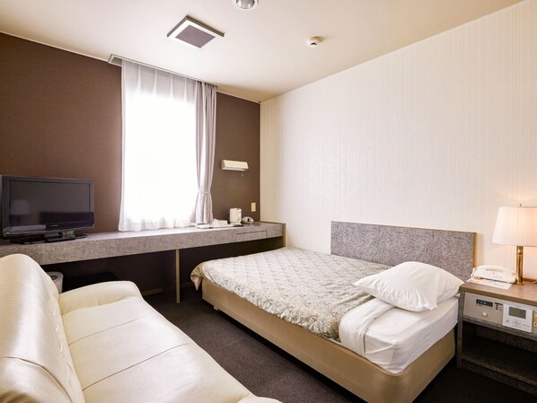 ・[Single room example] TV and sofa are available