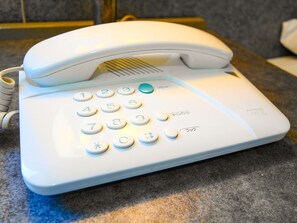 ・Please contact the front desk using this phone number.