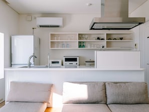 ・Island kitchen with IH stove