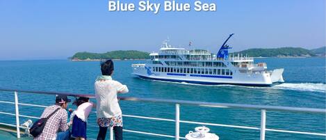 Please enjoy Shikoku and Setouchi's blue sky and blue sea at your leisure.