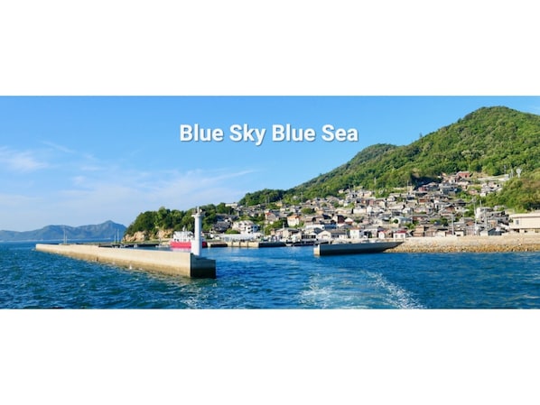Please enjoy Shikoku and Setouchi's blue sky and blue sea at your leisure.