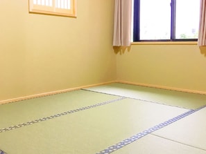 ・Relax in the tatami room