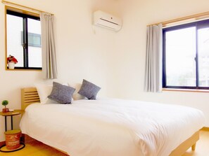 ・[Building A] Spacious and comfortable double bed