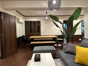 ・[2nd floor] Living room