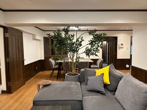 ・[3rd floor] living room