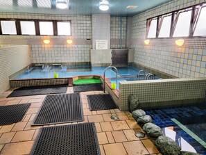 ・Sauna large communal bath