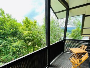 ・[Balcony] You can feel the refreshing breeze on the balcony where nature spreads out in front of you.