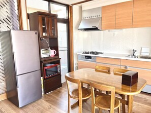 It has a kitchen and a Japanese-style room.