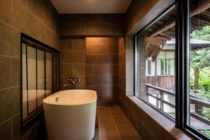 Bath (with floor heating)