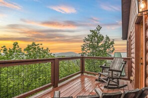 Catch golden hour over the Smokies in this cabin—sunsets hit different from the mountain-view deck.