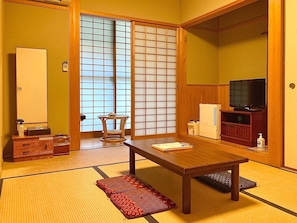 ・[Annex Japanese-style room] Equipped with an air purifier. You can relax and enjoy your stay.