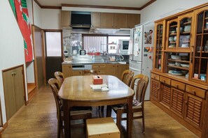 1st floor kitchen. We have all the cooking utensils.