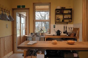 tiled floor style kitchen