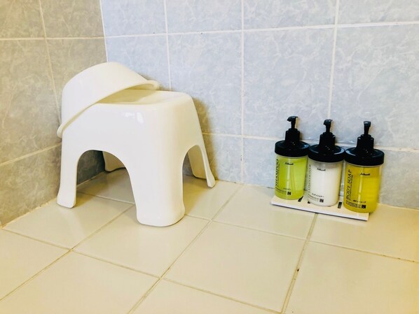 Bathroom amenities