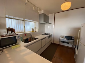 1F kitchen
